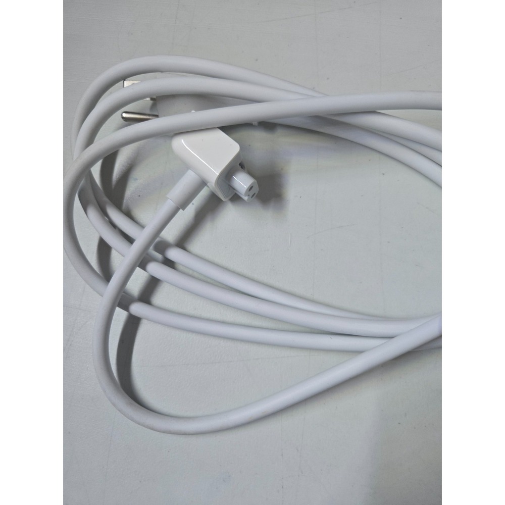 A1 2.5A  125 V  Designed by Apple Laptop Cord